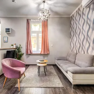 https://akacfa-13-center-budapest-2-bedroom-apartment.inbudapesthotels.com